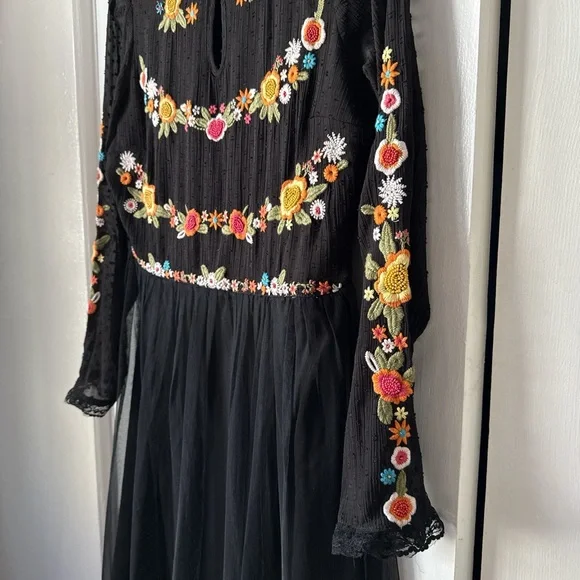 ModCloth Floral Embroidered Black Dress - Picture 3 of 6